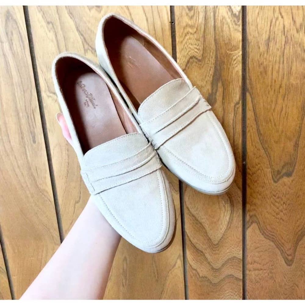 Universal Thread Suede Tan Loafers Size 7W